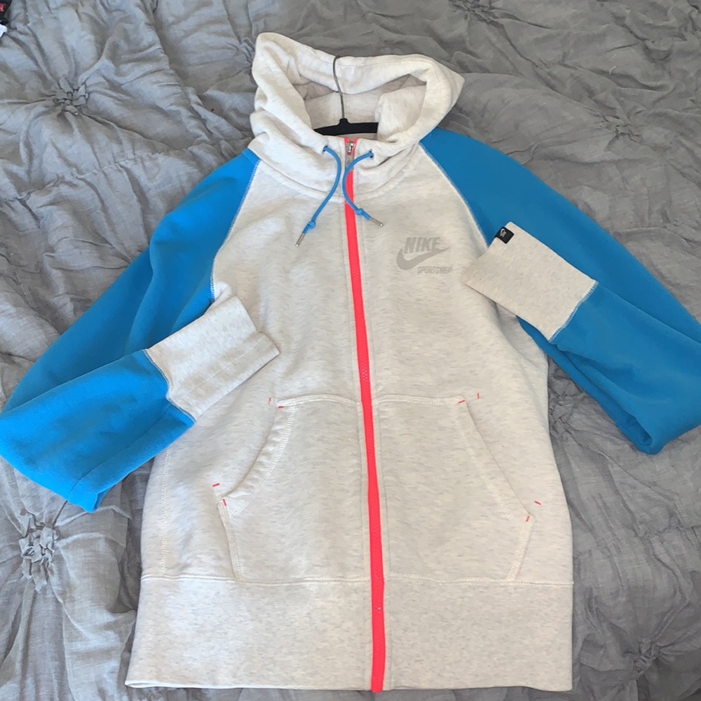 Nike sweater size L in girls